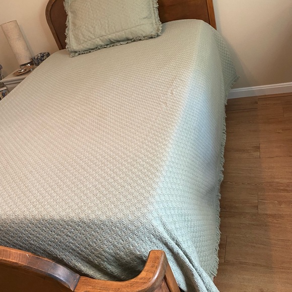 Lamont home full size sage green bedspread & matching sham - Picture 4 of 12